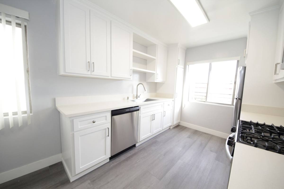 Apartment for rent at 11621 Ohio Ave, Los Angeles, CA 90025