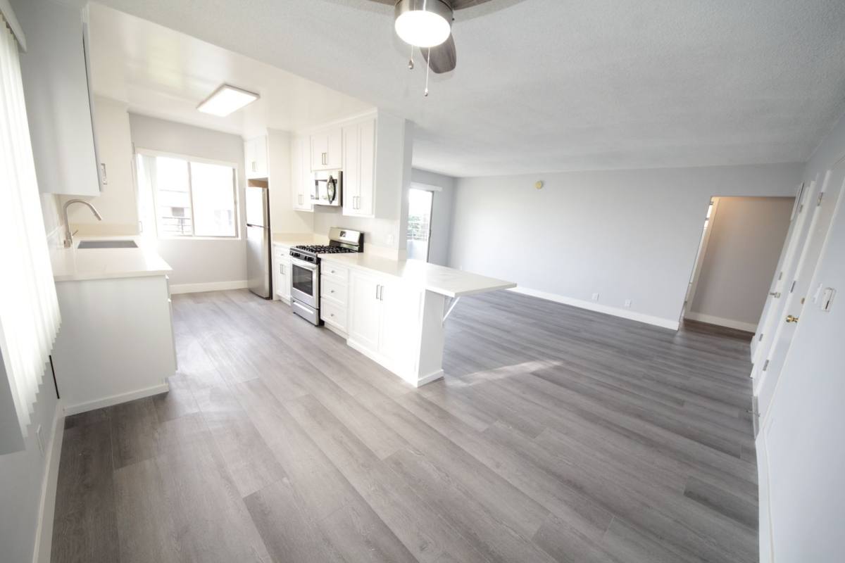 Apartment for rent at 11621 Ohio Ave, Los Angeles, CA 90025