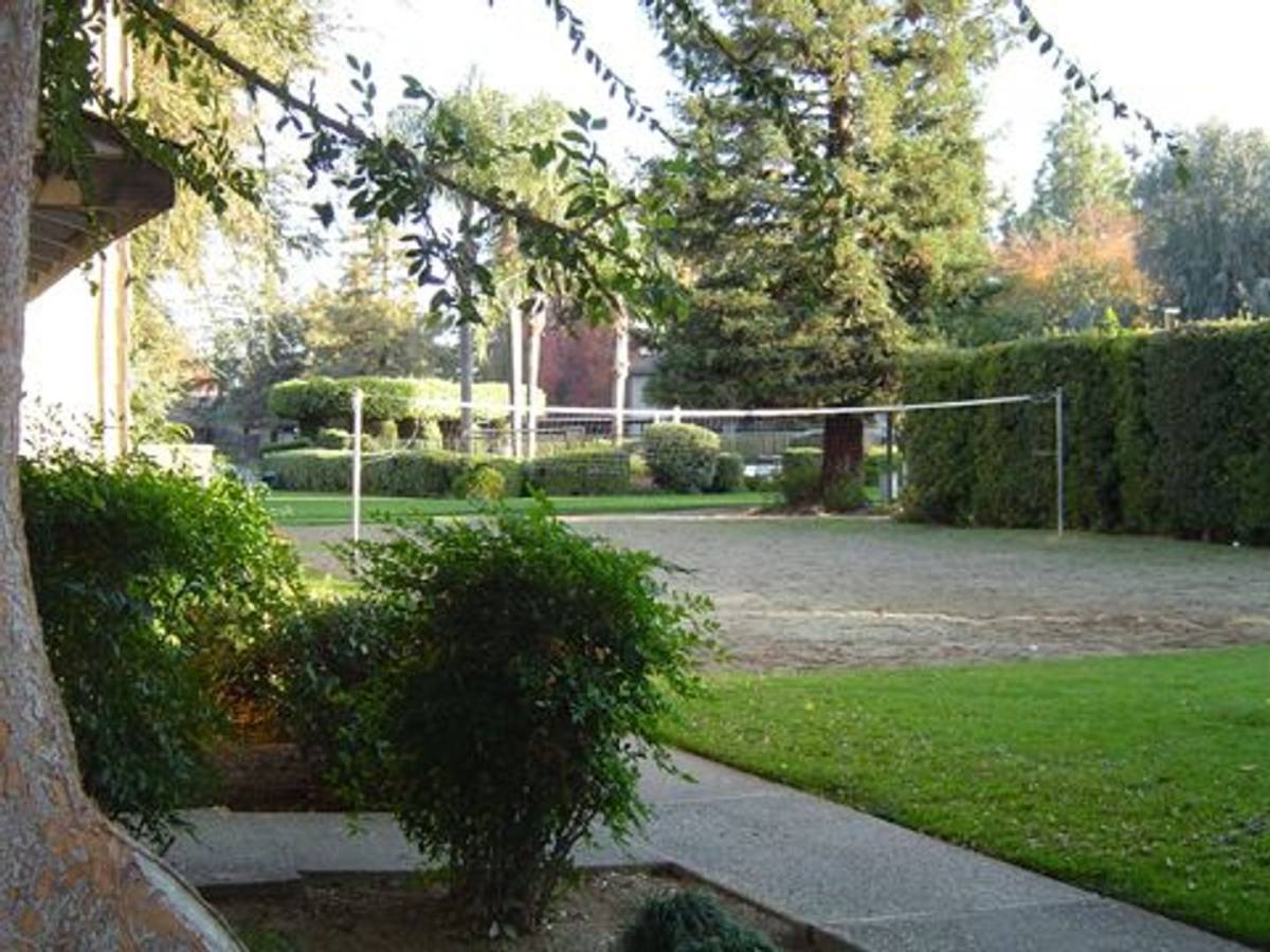 Apartment for rent at 5739 N Cedar Ave, Fresno, CA 93710