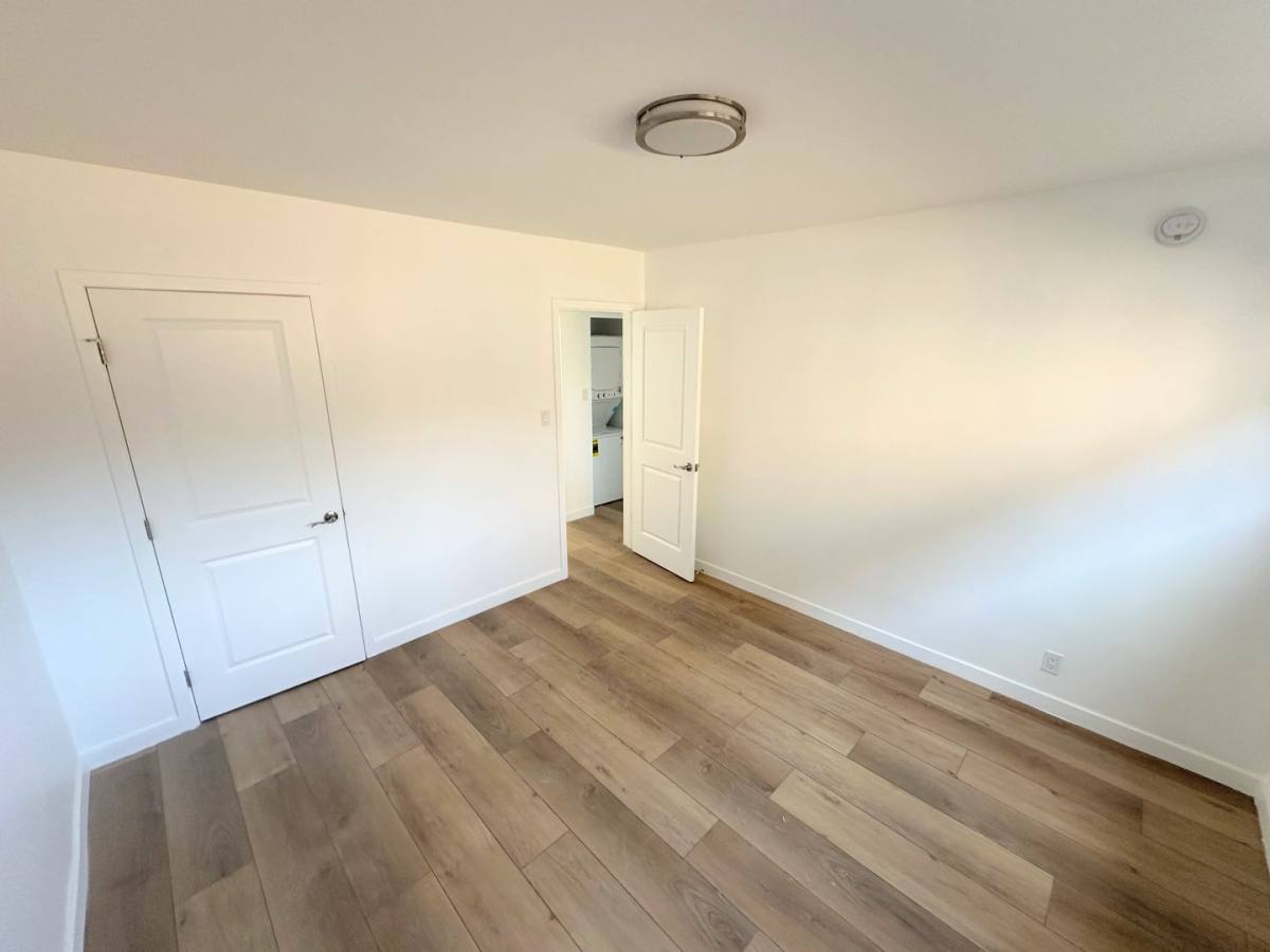 Apartment for rent at 14410 Magnolia Blvd, Sherman Oaks, CA 91423