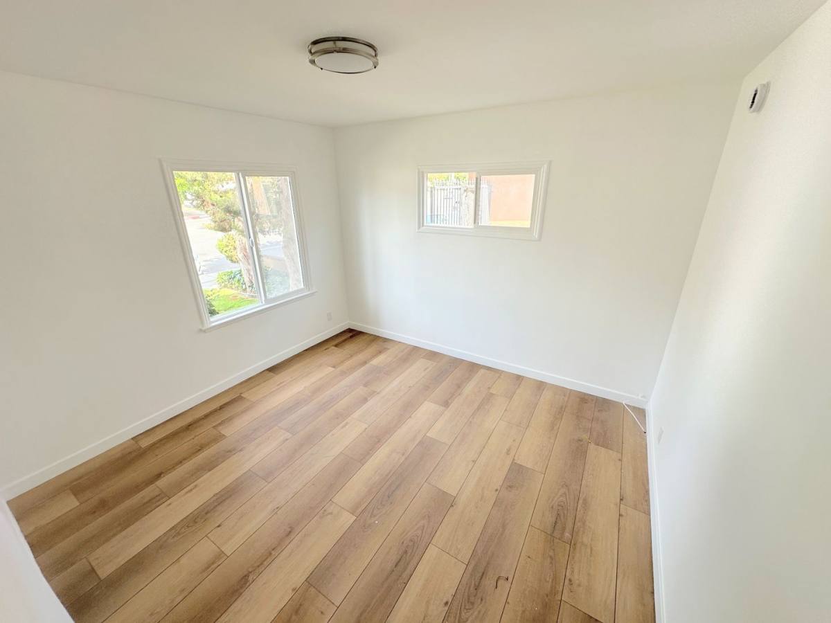 Apartment for rent at 14410 Magnolia Blvd, Sherman Oaks, CA 91423