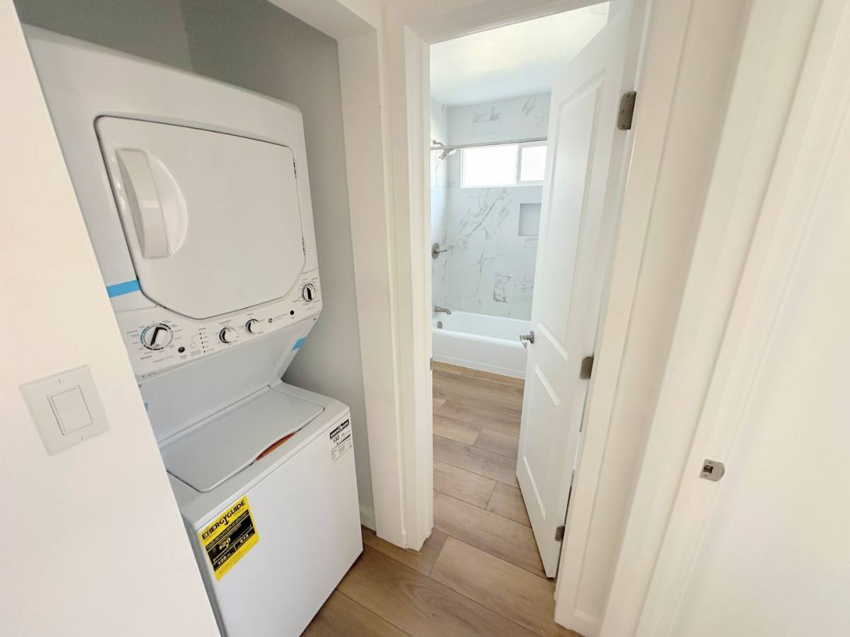 Apartment for rent at 14410 Magnolia Blvd, Sherman Oaks, CA 91423