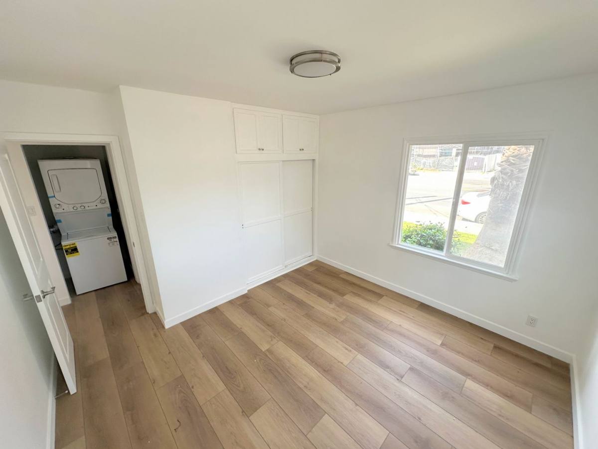 Apartment for rent at 14410 Magnolia Blvd, Sherman Oaks, CA 91423