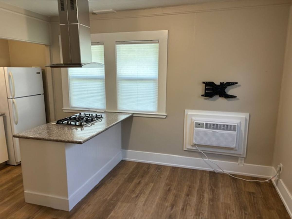 Apartment for rent at 404 W Walnut St, Lodi, CA 95240