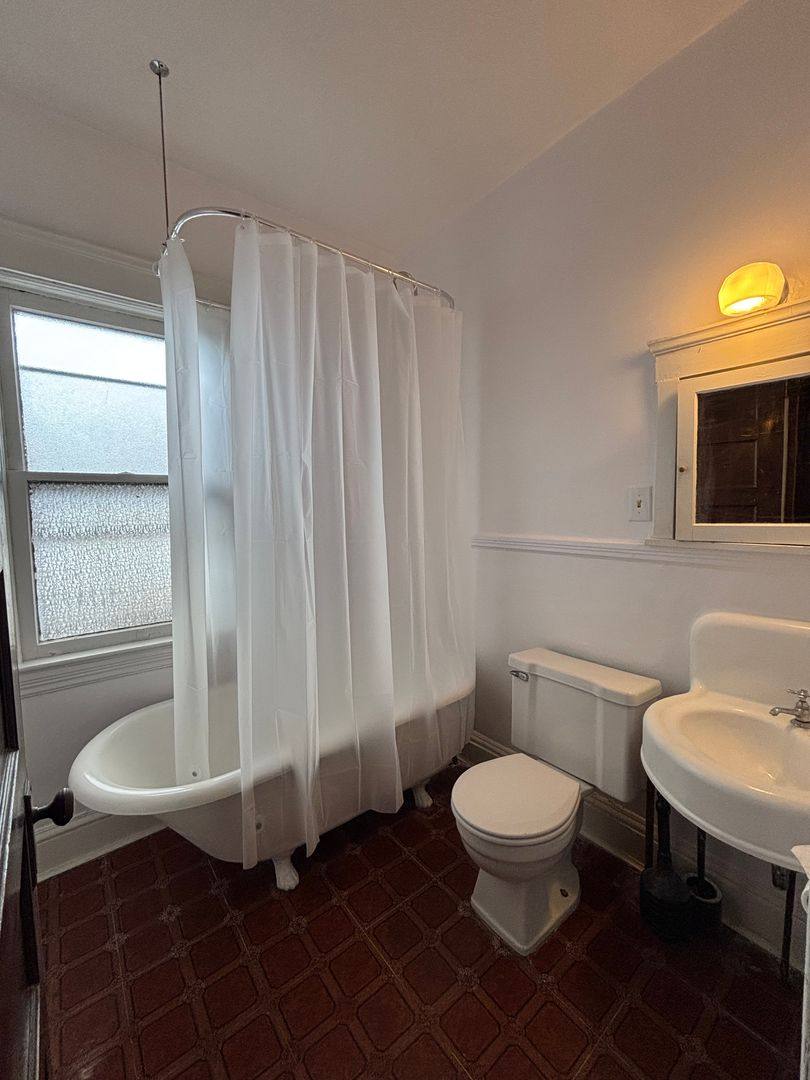 Apartment for rent at 1376 W 91st St, Cleveland, OH 44102