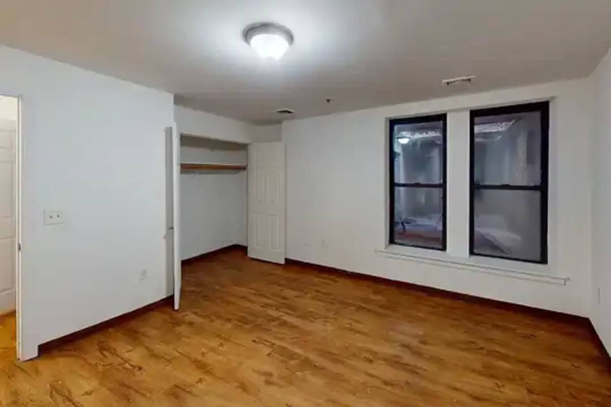 Apartment for rent at 39 Lincoln Park, Newark, NJ 07102