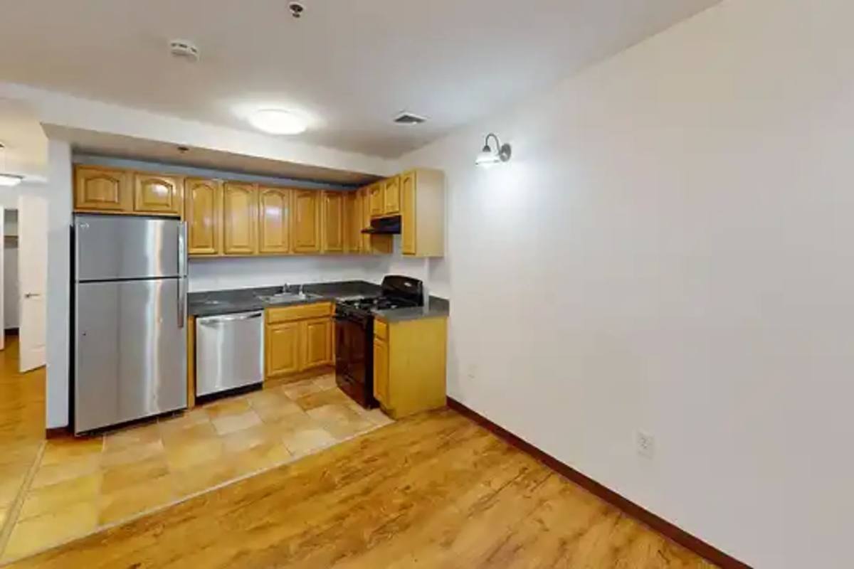 Apartment for rent at 39 Lincoln Park, Newark, NJ 07102