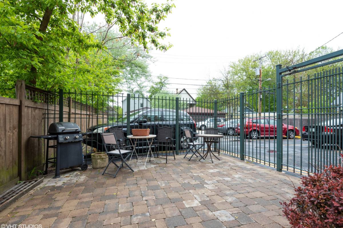 Apartment for rent at 1936 Wesley Ave, Evanston, IL 60201