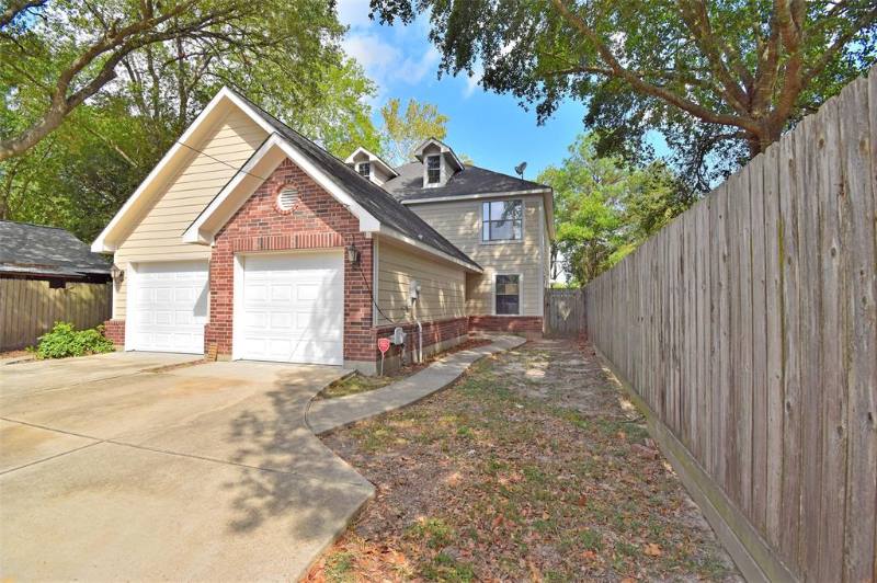 Apartment for rent at 504 Texas St #B, Tomball, TX 77375