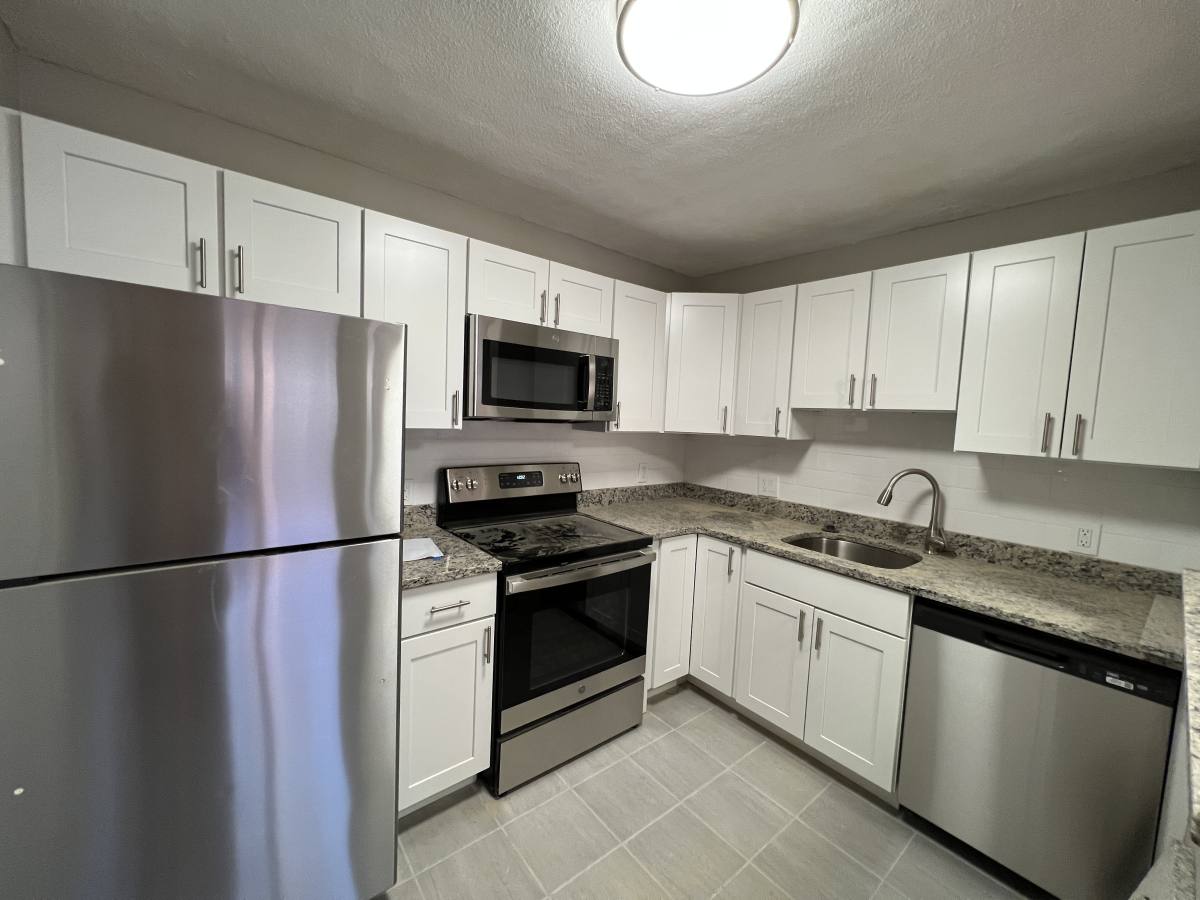 Apartment for rent at 266 Grove St #202D, Auburndale, MA 02466