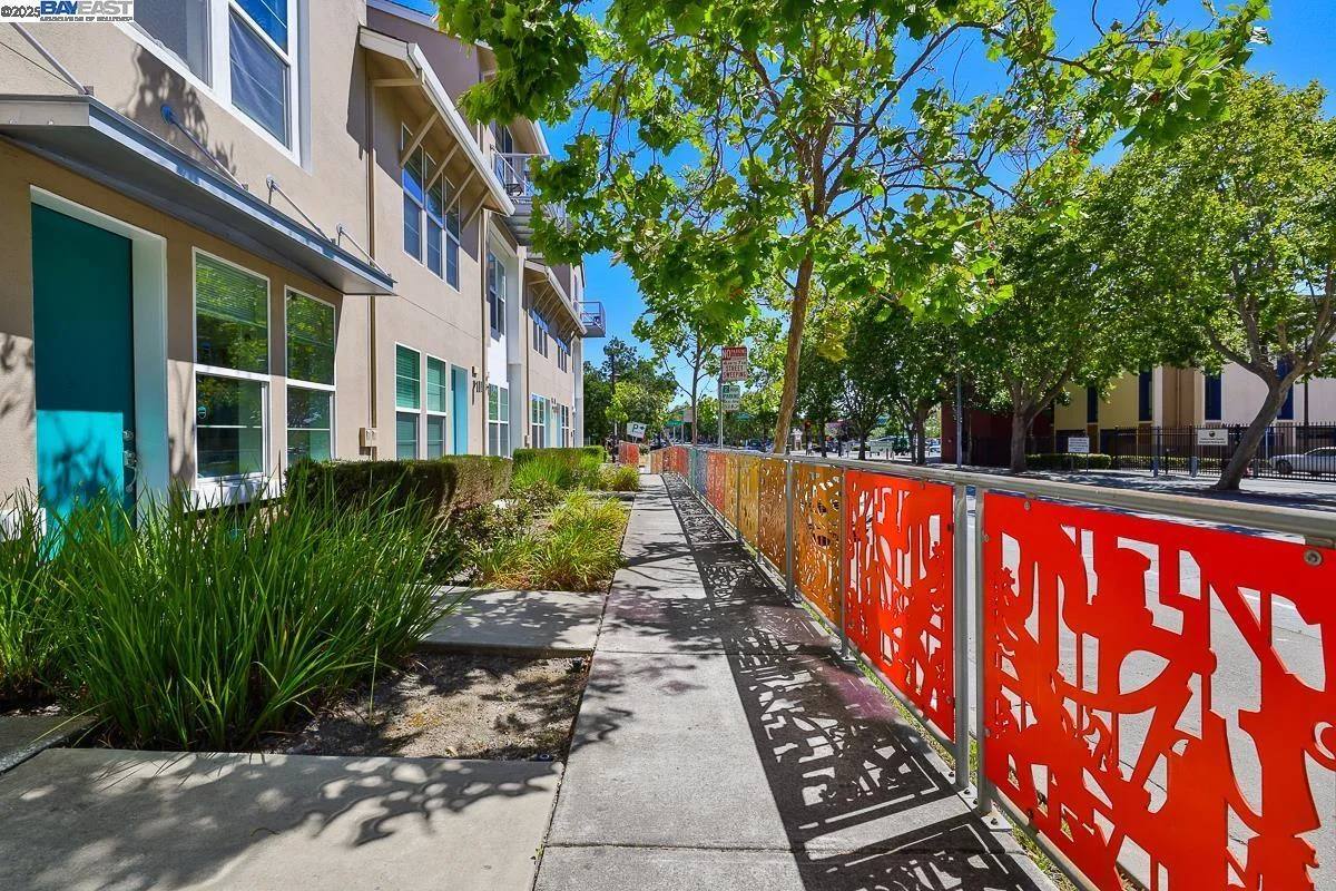 Townhouse for rent at 418 Marina Way, Richmond, CA 94801