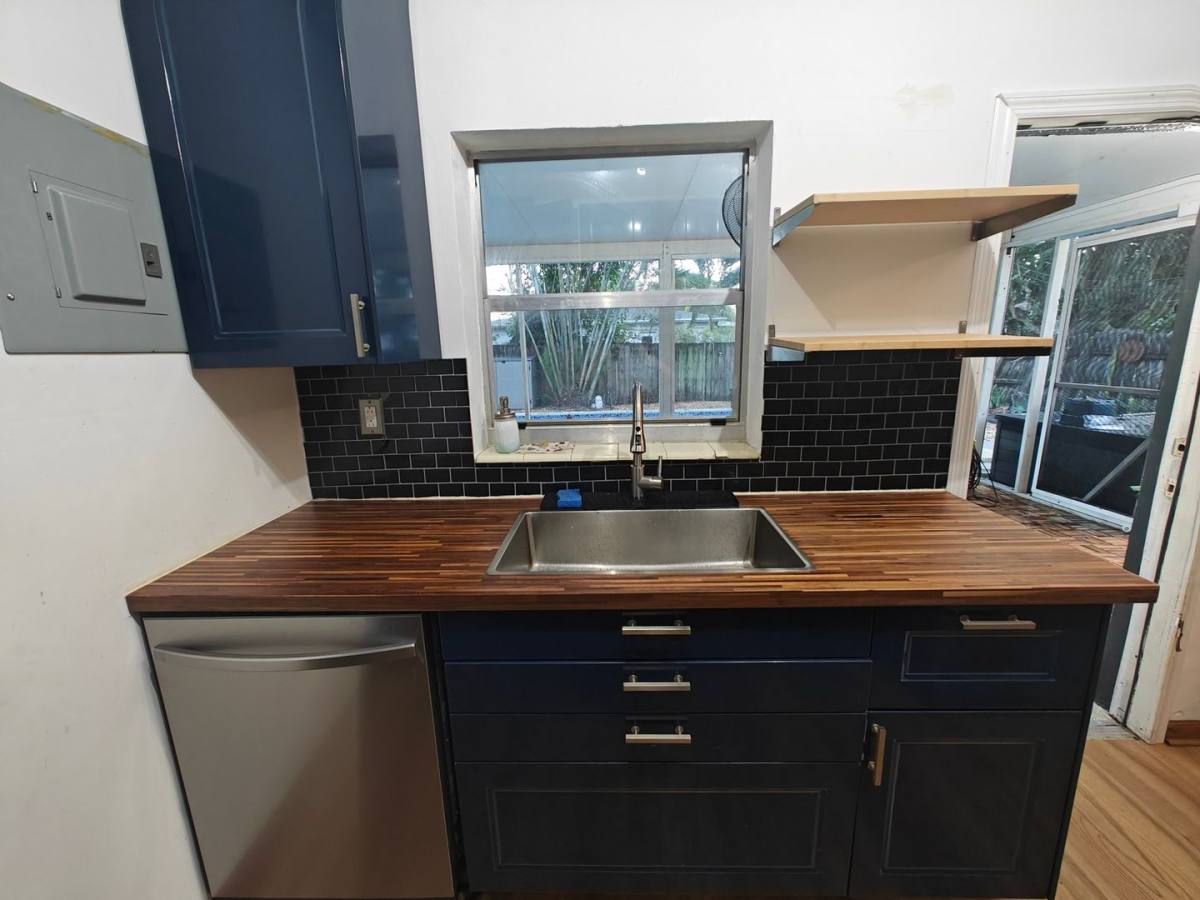 House for rent at 76 NE 170th St, Miami, FL 33162