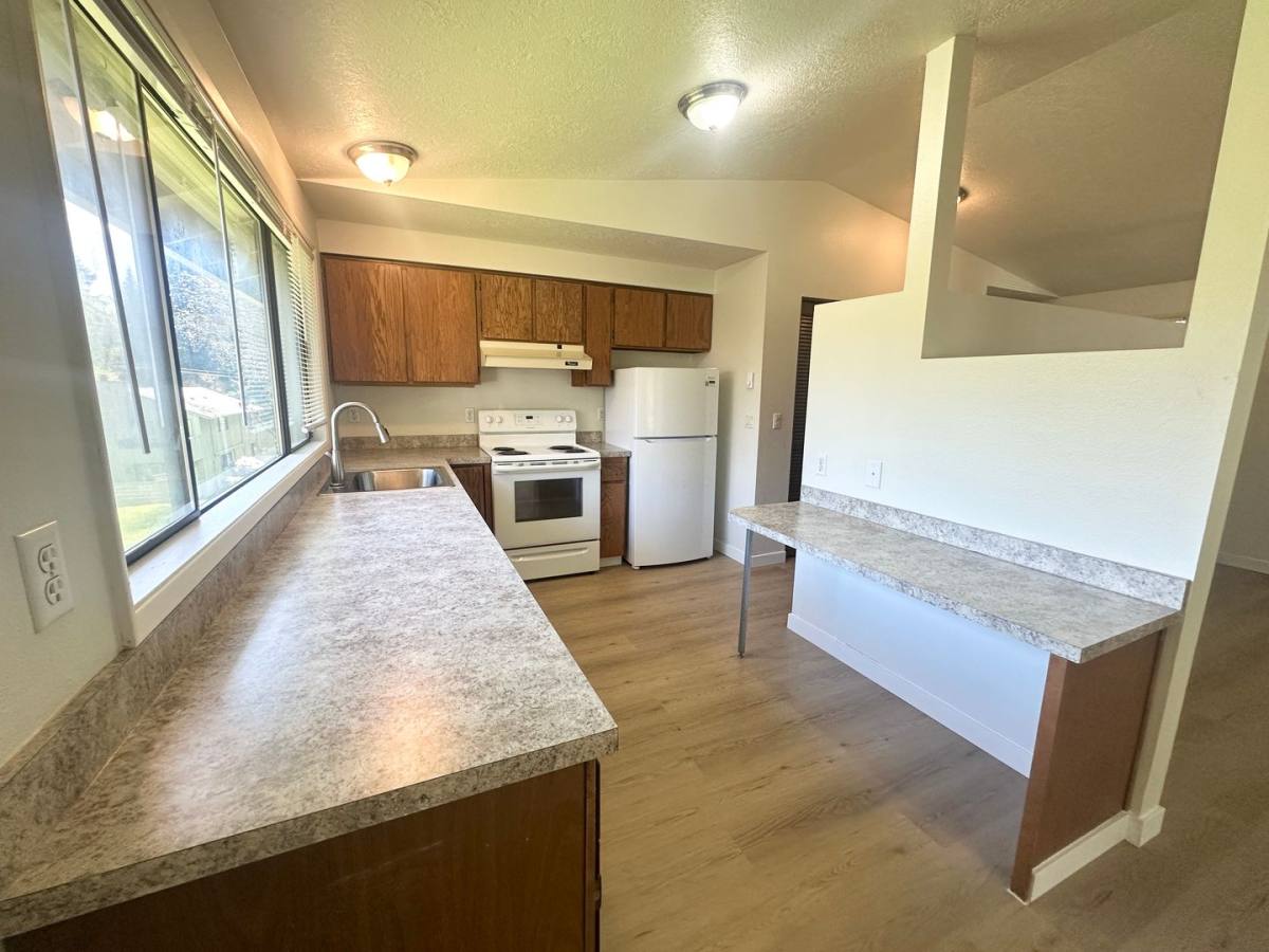 Condo for rent at 7060 SW Montauk Circle, Lake Oswego, OR 97035