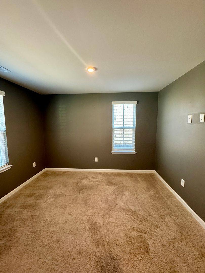 Townhouse for rent at 1214 Ashbury St, Charlotte, NC 28216