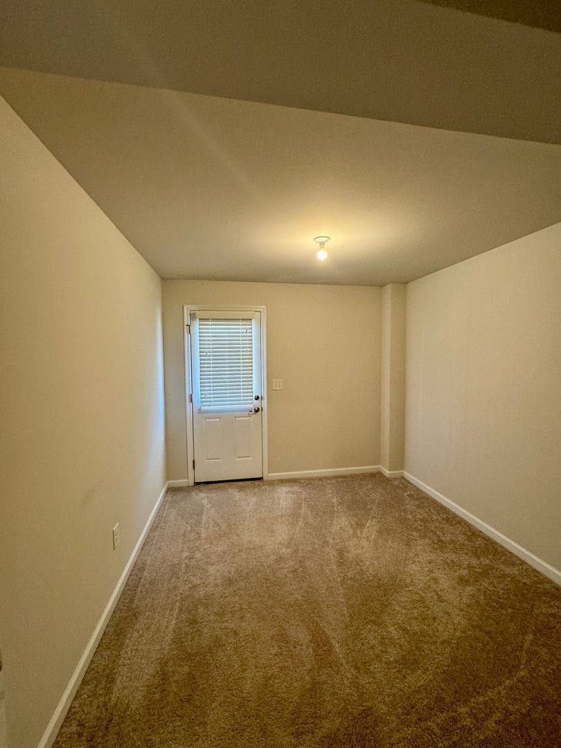 Townhouse for rent at 1214 Ashbury St, Charlotte, NC 28216