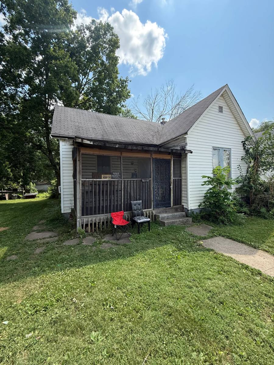 House for rent at 1261 E Grand Ave, Decatur, IL 62521