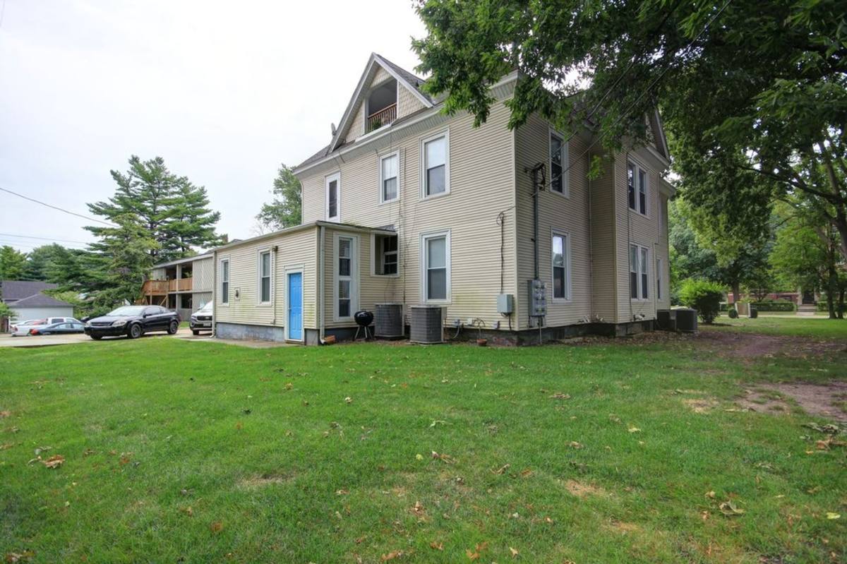 Apartment for rent at 804 W Church, Champaign, IL 61820