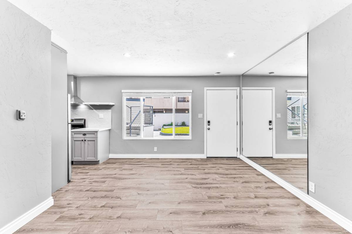 Apartment for rent at 433 Nebraska Ave, Long Beach, CA 90802