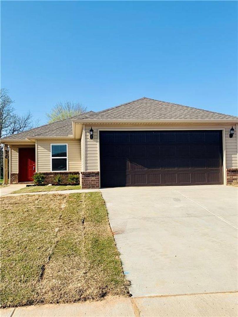 House for rent at 936 E Bunting St, Fayetteville, AR 72701