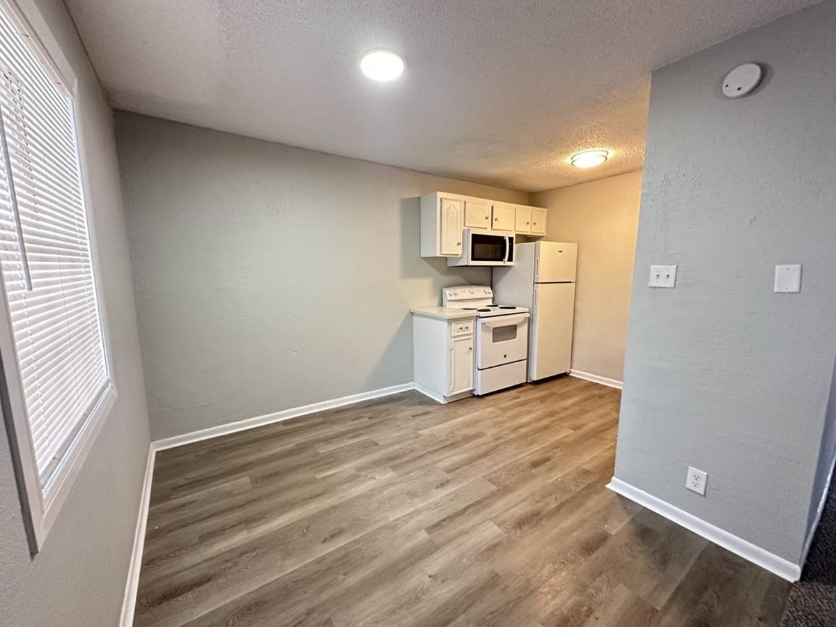 Apartment for rent at 105 Cemetery Rd, Angleton, TX 77515