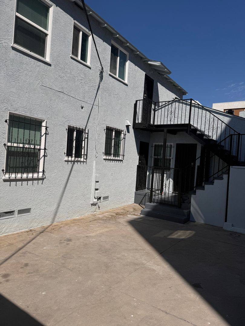 Apartment for rent at 3527 Chesapeake Ave, Los Angeles, CA 90016