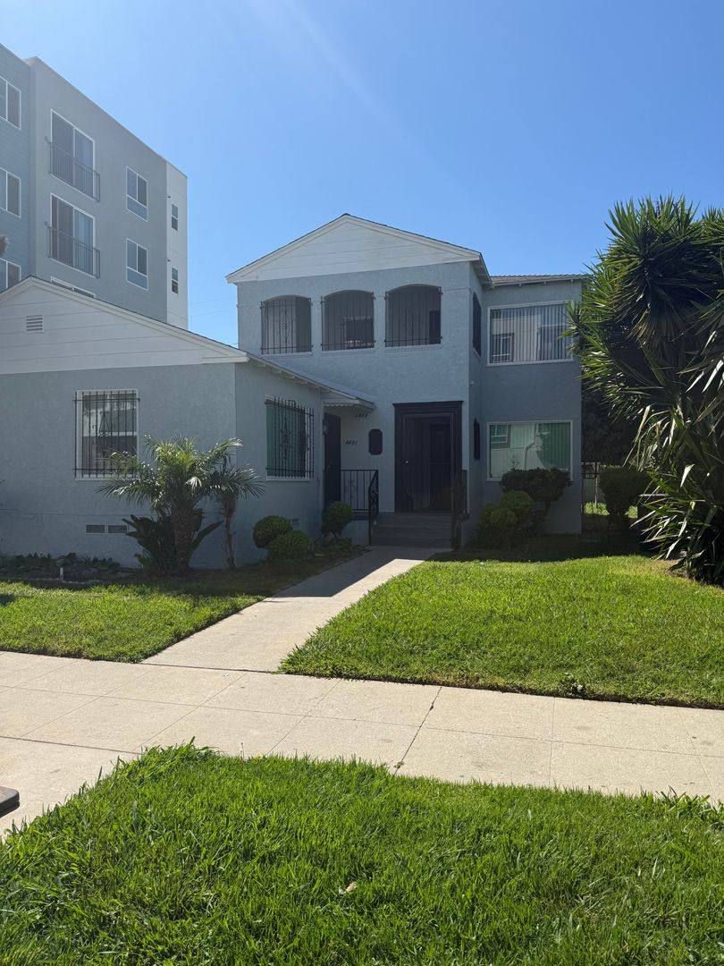 Apartment for rent at 3527 Chesapeake Ave, Los Angeles, CA 90016