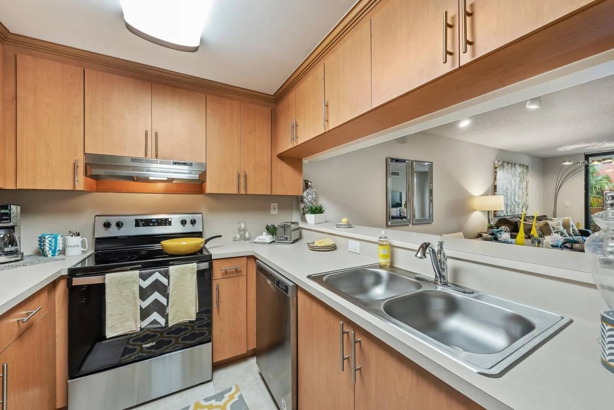 Apartment for rent at 15690 Bull Run Rd, Hialeah, FL 33014