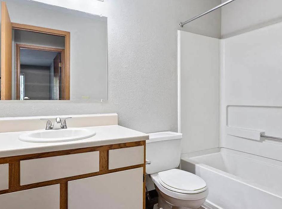 Apartment for rent at Valley Stream Apartment Homes, 6400 Glenhurst Dr, Maumee, OH 43537