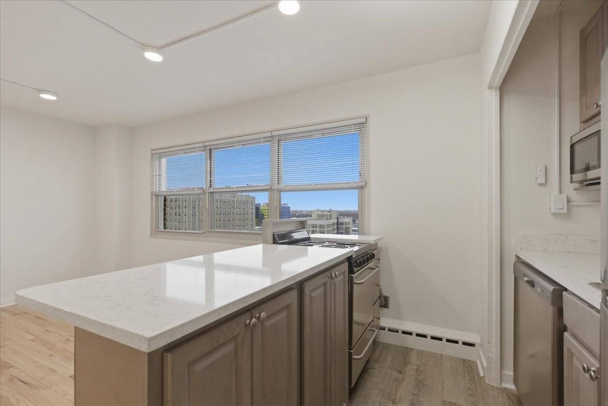 Apartment for rent at 5630 N Sheridan Rd #S1106, Chicago, IL 60660