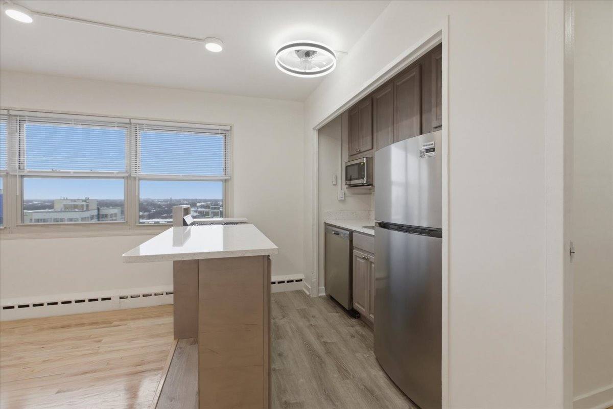 Apartment for rent at 5630 N Sheridan Rd #S1106, Chicago, IL 60660