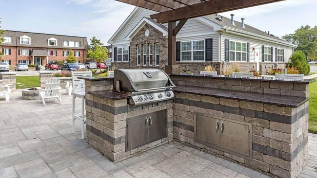 Apartment for rent at 975 Jefferson Square, Elk Grove Village, IL 60007