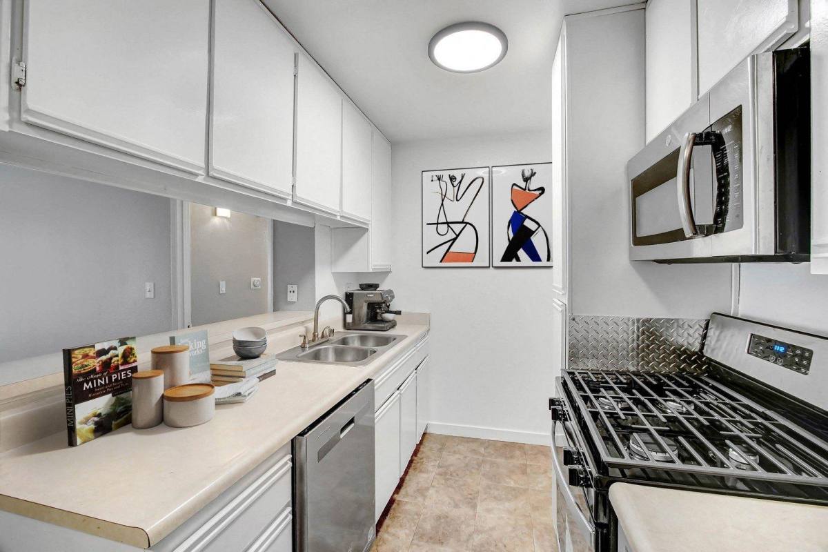 Apartment for rent at Camelot, 8151 Reseda Blvd #206, Reseda, CA 91335
