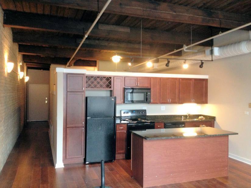 Apartment for rent at 651 S Wells St, Chicago, IL 60607