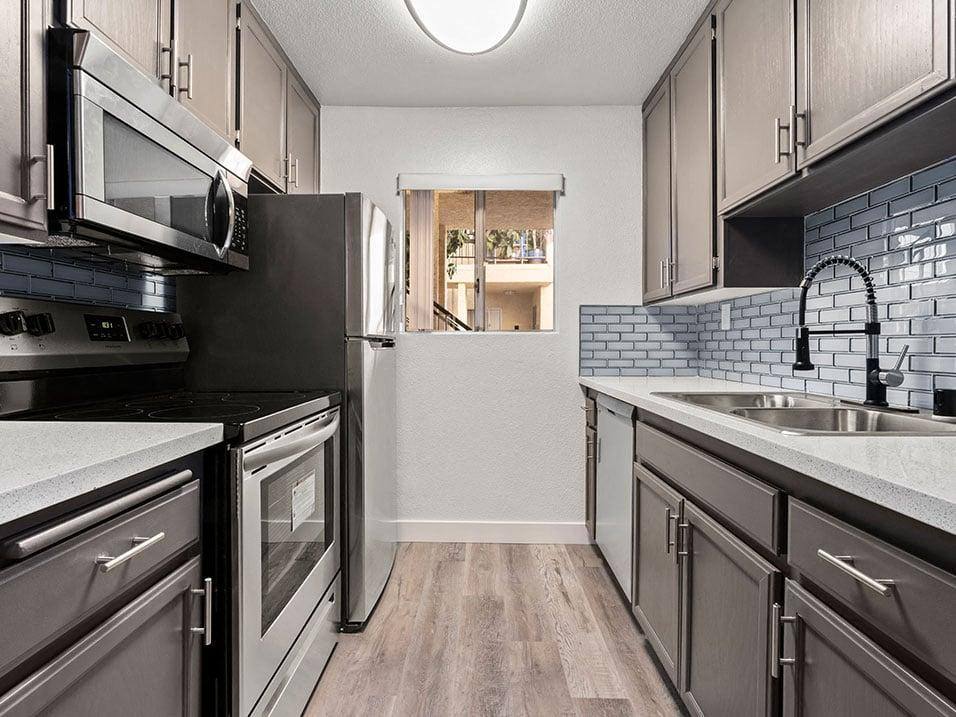 Apartment for rent at 19131 Victory Blvd, Reseda, CA 91335