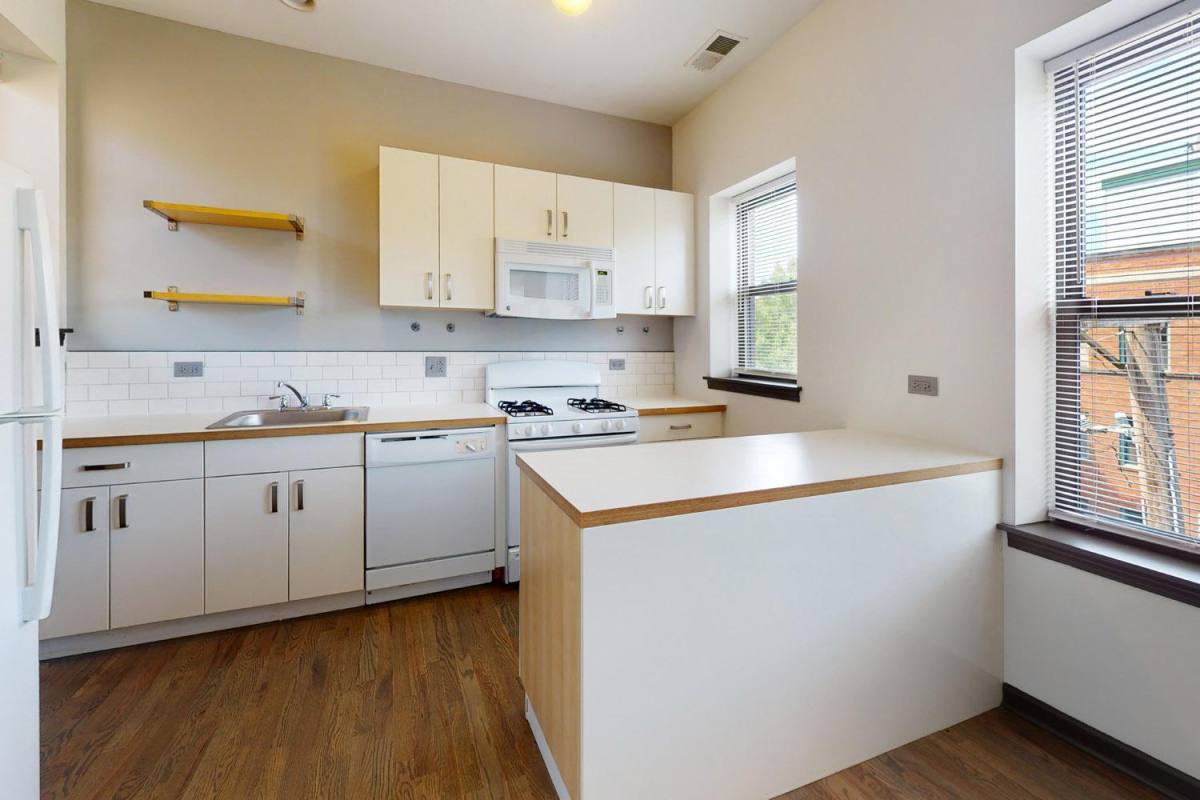 Apartment for rent at 5300 S Drexel Ave, Chicago, IL 60615