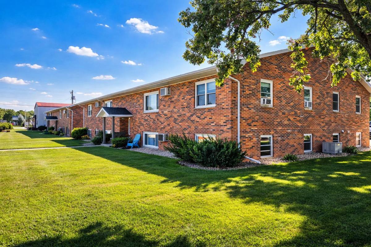 102 Lake Ave S #1, Spicer, MN 56288 - Apartment for Rent - Image 2