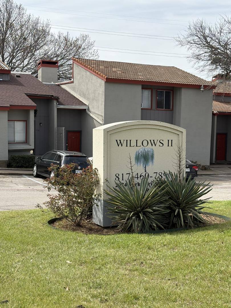 Apartment for rent at Willows II, 4021 Randy Dr, Arlington, TX 76013
