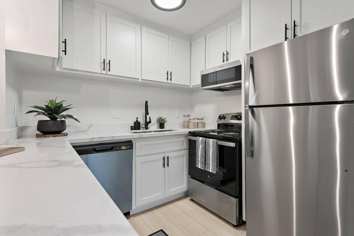 Apartment for rent at 160 W Hamiliton Ave #10, Campbell, CA 95008