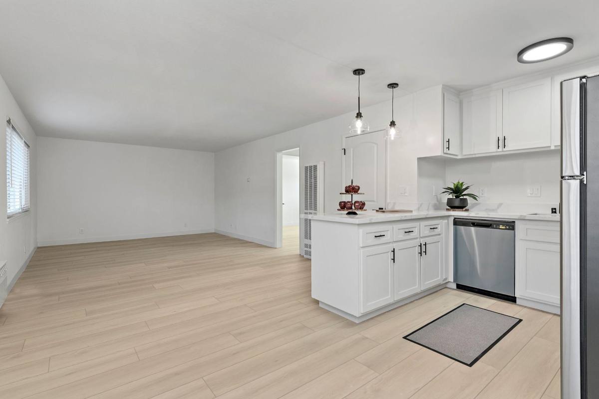 Apartment for rent at 160 W Hamiliton Ave #10, Campbell, CA 95008
