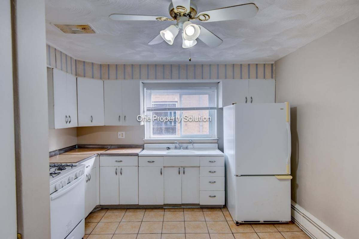 Apartment for rent at Kelley Glover Vale Parkside, 925 W 35th Ave, Gary, IN 46408