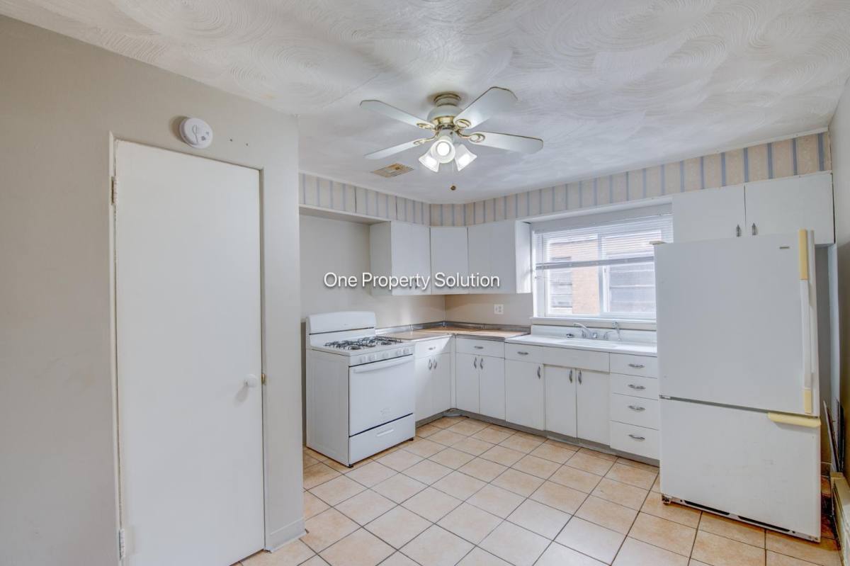 Apartment for rent at Kelley Glover Vale Parkside, 925 W 35th Ave, Gary, IN 46408