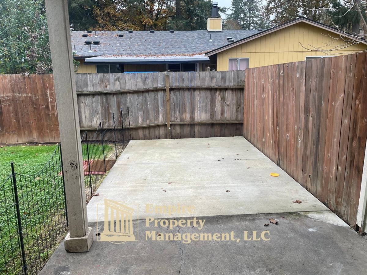 House for rent at 24956 Hunter Ave, Veneta, OR 97487