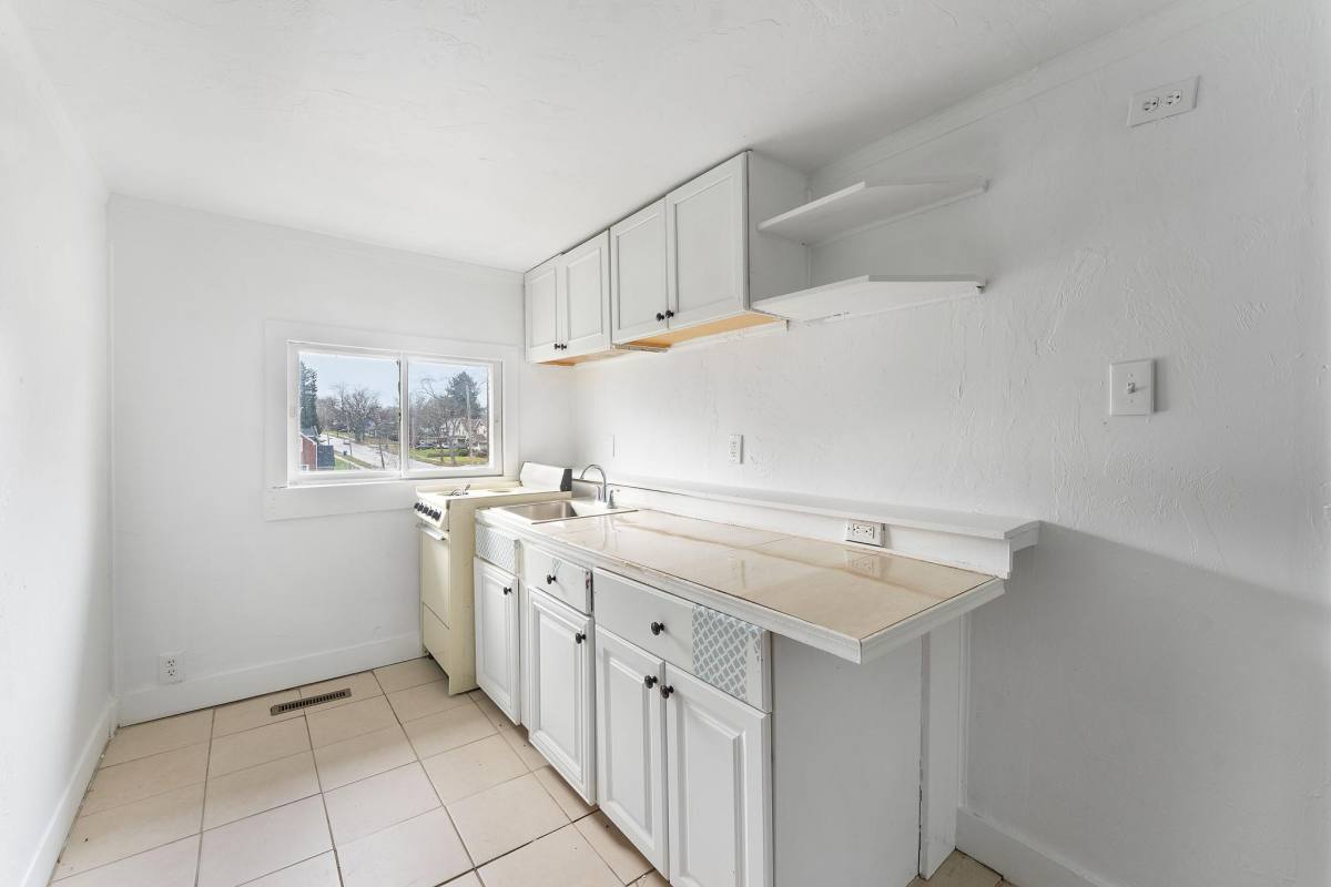 Apartment for rent at 2515 E Midlothian Blvd, Struthers, OH 44471