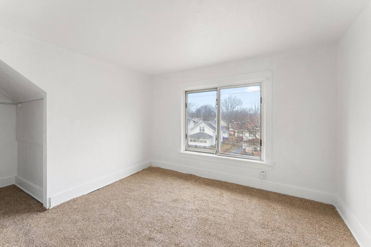 Apartment for rent at 2515 E Midlothian Blvd, Struthers, OH 44471