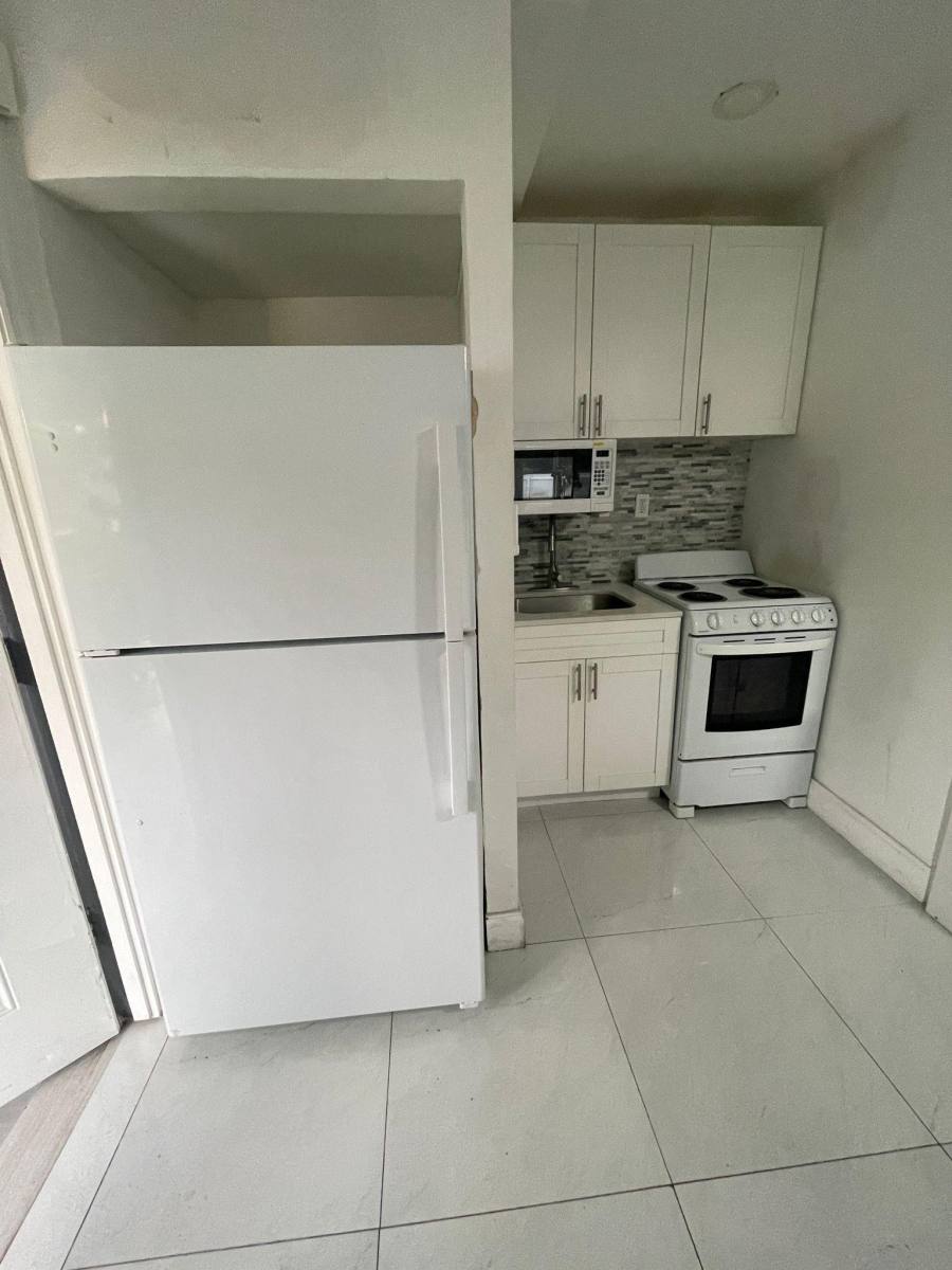 Apartment for rent at 625 S 20th Ave #8, Hollywood, FL 33020