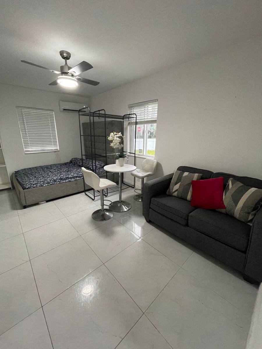 Apartment for rent at 625 S 20th Ave #8, Hollywood, FL 33020