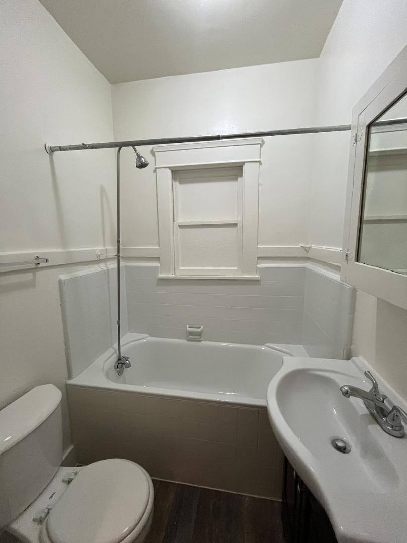 Apartment for rent at 40 Alamitos Ave, Long Beach, CA 90802