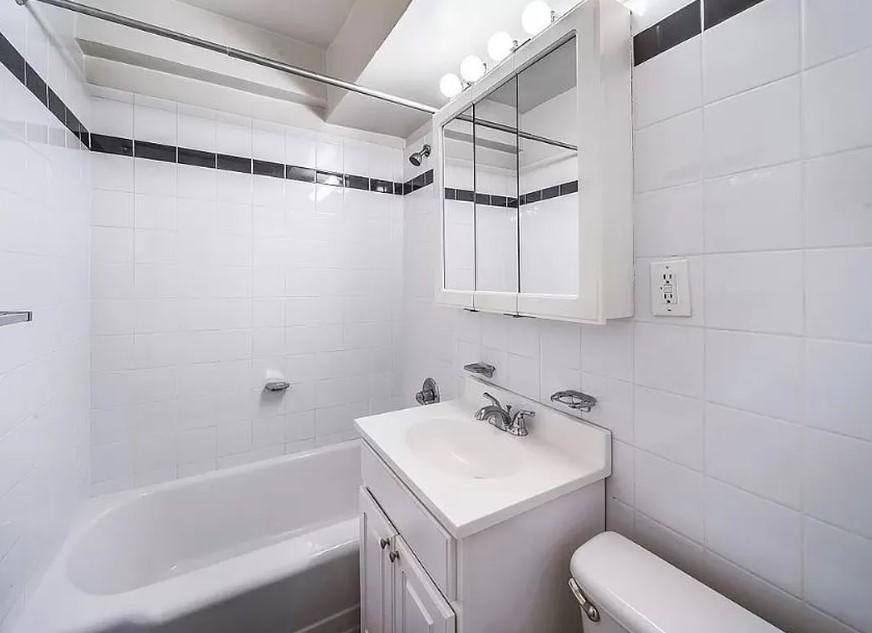 Apartment for rent at 300 E 46th St, New York, NY 10017