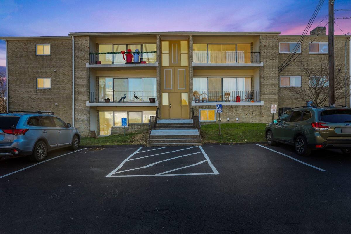 Apartment for rent at 620 6th Ave, Brunswick, MD 21716