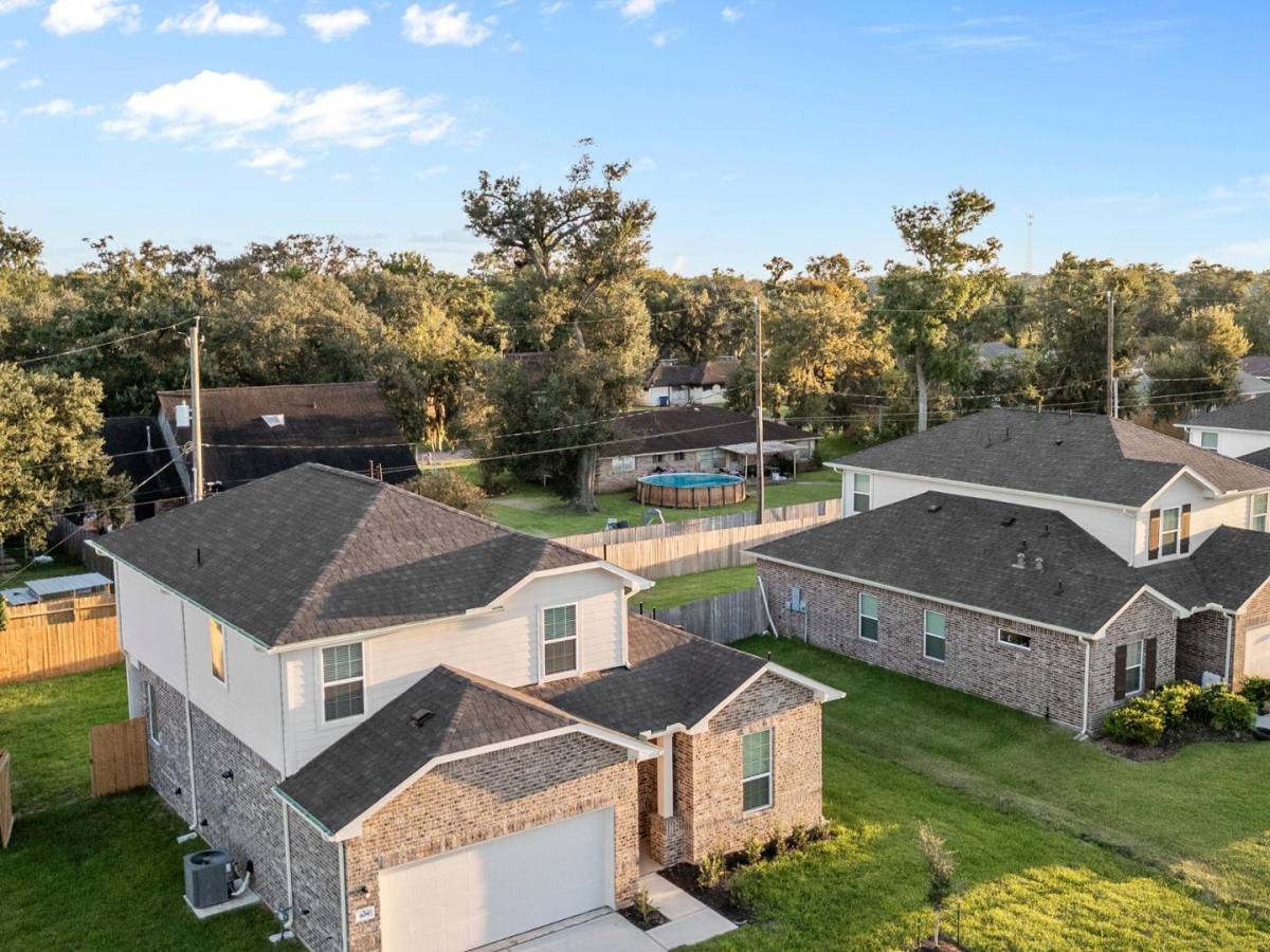 Apartment for rent at Glenwood Bayou, 412 Magnolia Lane, Clute, TX 77531
